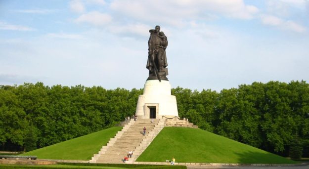 Памятник Победы в Трептов-парке