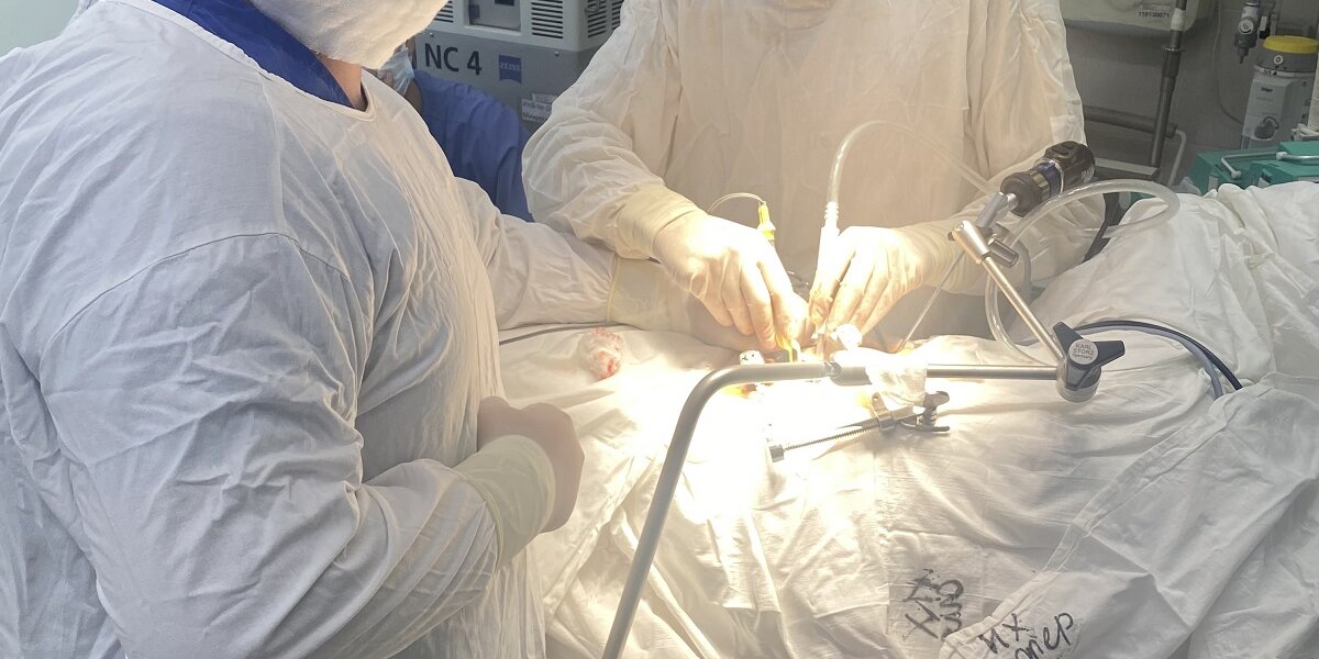 Нейрохирурги СККБ провели первую операцию с видеоскопической ассистенцией