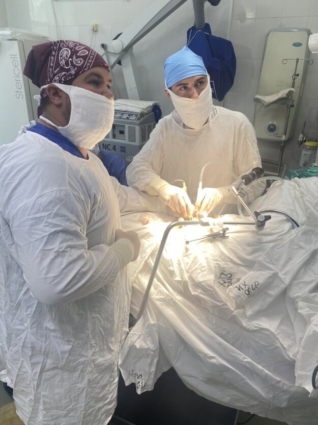 Нейрохирурги СККБ провели первую операцию с видеоскопической ассистенцией