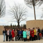 Группа сотрудников больницы на экскурсии в парке Краснодар